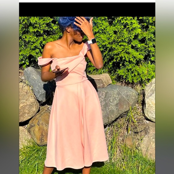 Robe jamais portée. Juste pour la photo - Picture 1 of 2